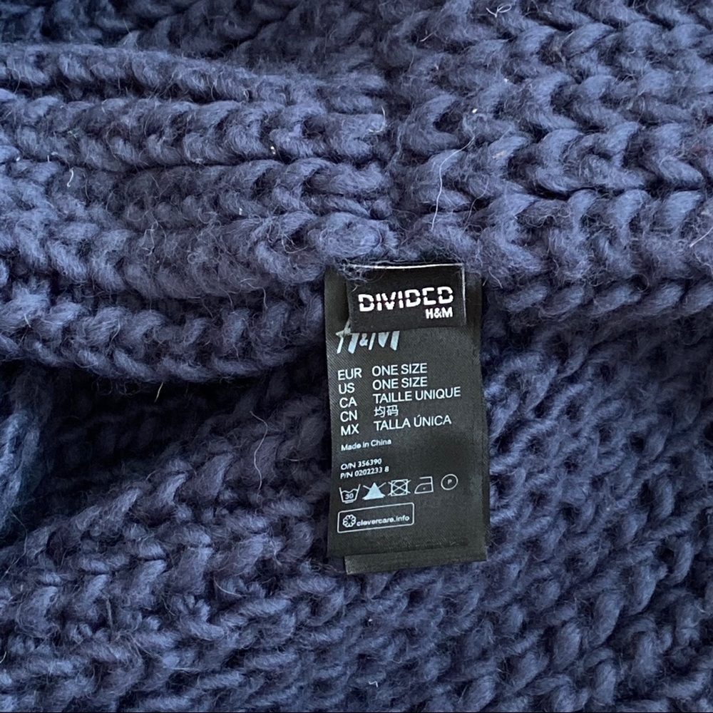 H&M Infinity Scarf - Picture 4 of 4